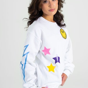 Sudadera de cuello redondo de cómic, sudadera blanca, estrellas, rayo, cara sonriente, multicolor, divertida, ropa de estar en casa, regalo, conjunto cómodo, personalizado, conjunto deportivo, sudadera