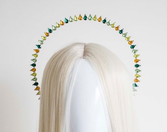 Small Green Crystals Halo Crown - Panmilli | Goddess headpiece | Pride parade | Photoshoot idea | Idea costume | Pride Festival | Rainbow