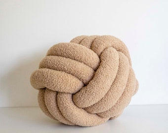 Oreiller nœud en peluche brun clair - Panmilli | 3 couches | Oreillers sphère | Coussin décoratif | | Neutical | de décoration scandinave | de couleur crème