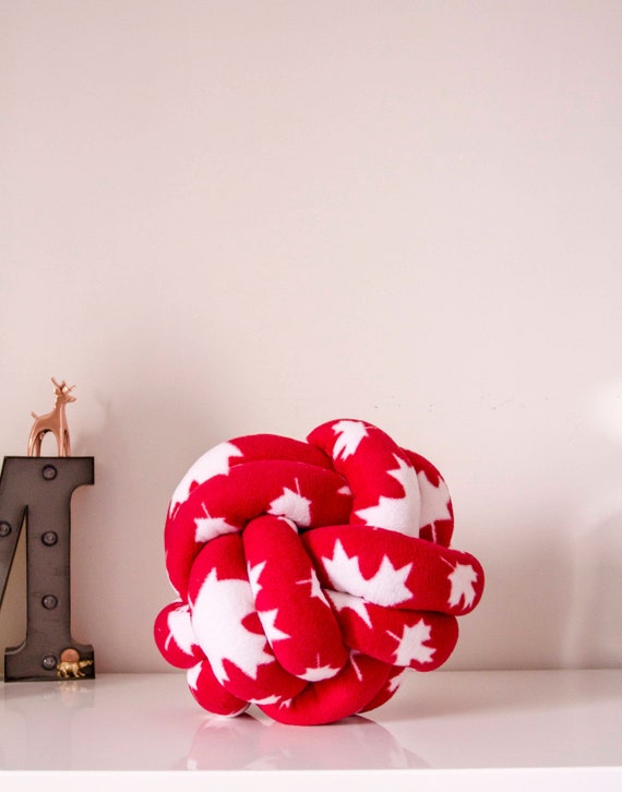 Canadian Maple Leaf Knot Pillow: Decorative Sphere Cushion