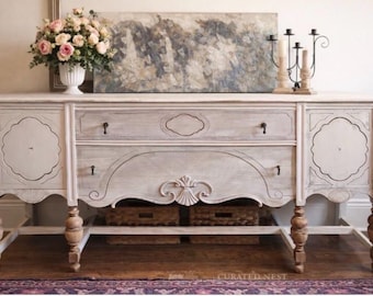 ¡VENDIDO! Aparador rústico estilo Eastlake vintage, blanqueado – Aparador tallado a mano – Mueble de almacenamiento estilo granja francesa