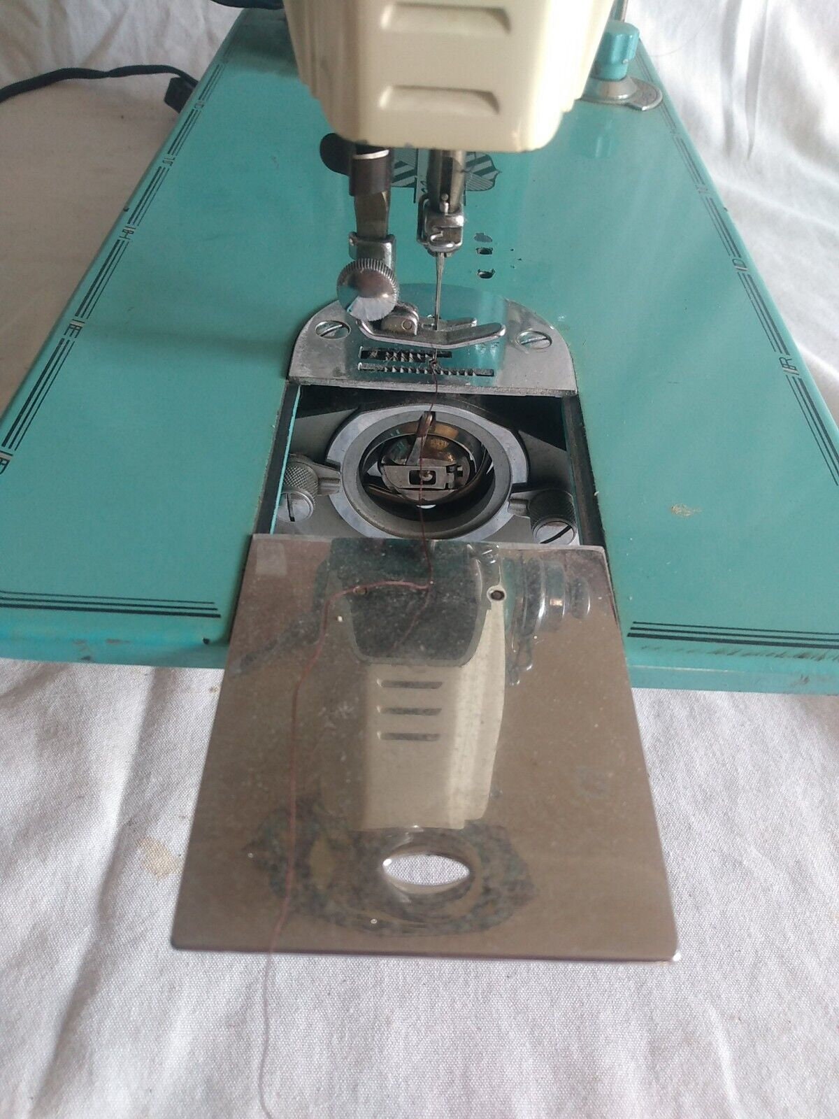 Vintage ATLAS Deluxe Precision Portable Sewing Machine No Vintage ATLAS Deluxe Precision Portable Sewing Machine No