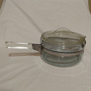 Vintage Pyrex Glass Flameware Sauce Pan Pot W/ Locking Lid  6323B 1.5 Quart