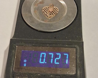 Pingente em forma de coração com corte rosa em ouro amarelo 10K, 0,727 g.