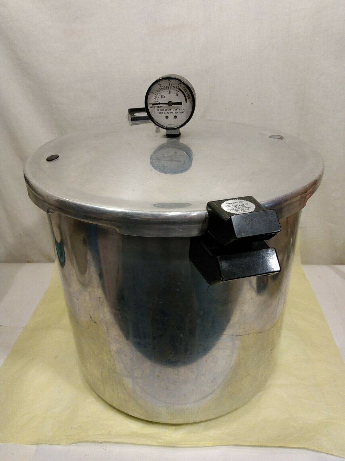 Wisconsin Aluminum Pressure Cooker / Canner 15.5 Qt.