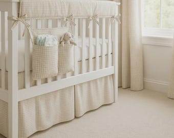 Wiegbeddegoed van katoenen gingang • Op maat gemaakte geplooide wiegrok • Decoratie babyjongensmeisje