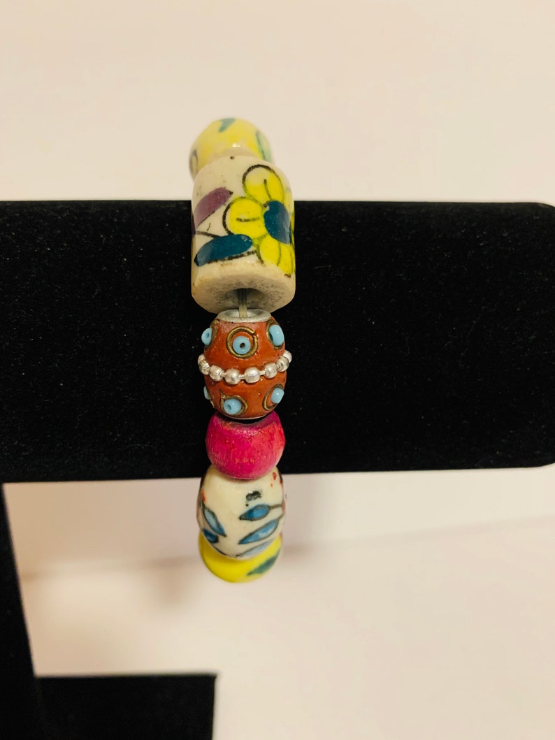 Glass beaded stretch bracelet.