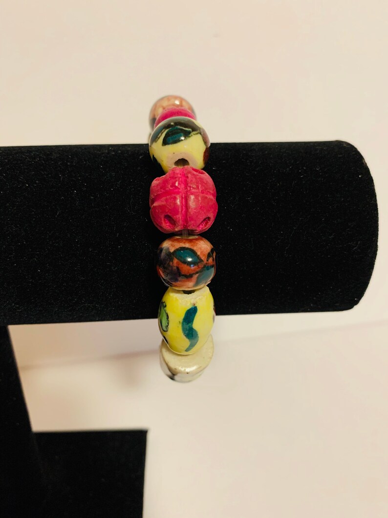 Glass beaded stretch bracelet.