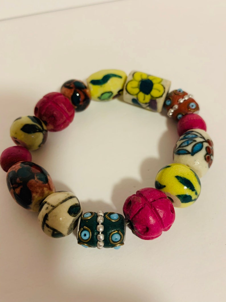 Glass beaded stretch bracelet.