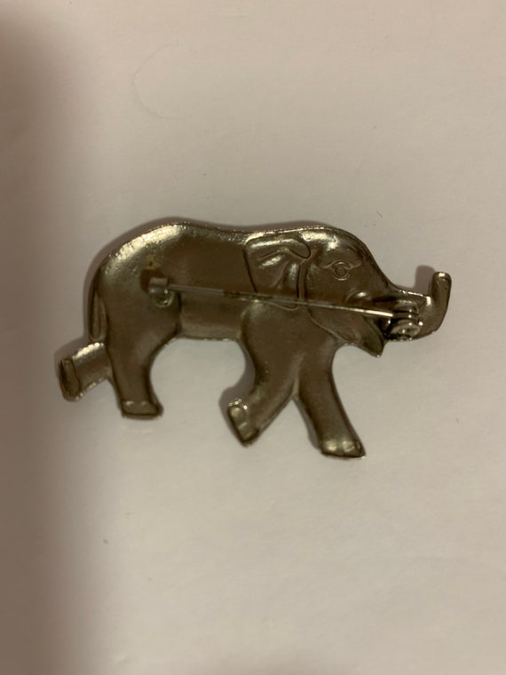 . good luck Silver tone metal elephant brooch with trunk up