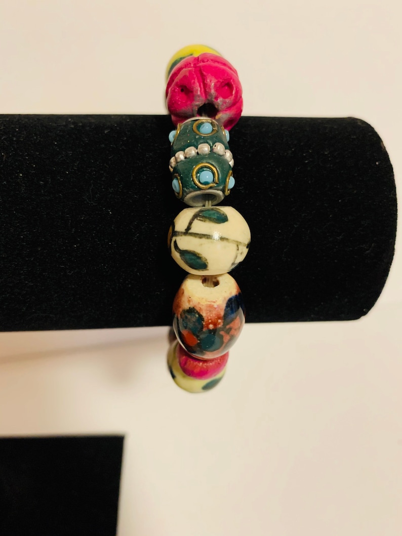 Glass beaded stretch bracelet.