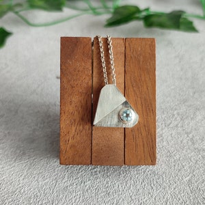 Kinetischer Sterling Silber Anhänger mit hellblauem Topas // Spiel Anhänger aus Sterling Silber mit Magneten // Drehbarer Topas Anhänger