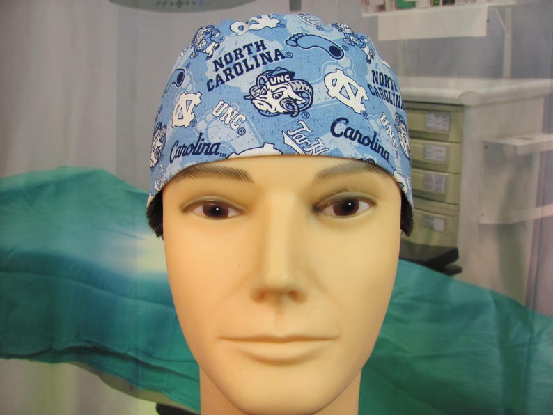 Gorro quirúrgico para hombre UNC Tossed imagen 1