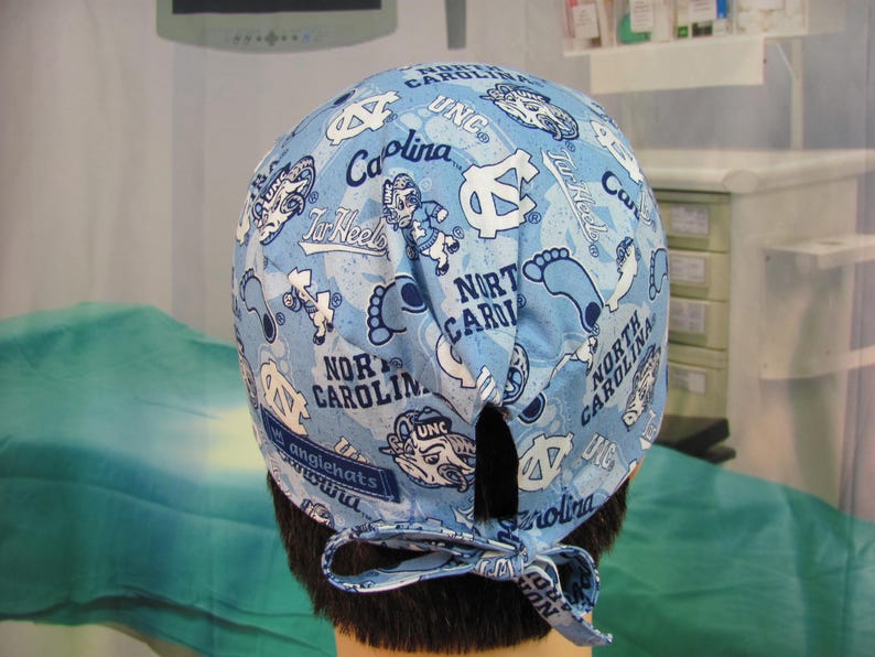 Gorro quirúrgico para hombre UNC Tossed imagen 4