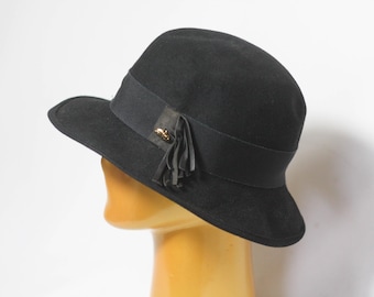 Vintage felt hat Womens fedora Size small Feather hat Black hat Wool hat Warm hat Winter hat Casual fedora Wool fedora Ladies hat Retro hat