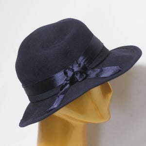 Vintage wool hat Womens fedora Size small Ribbon tan Black hat Wool hat Warm hat Winter hat Casual fedora Wool fedora Ladies hat Retro hat