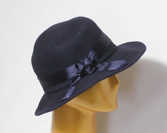 Vintage wool hat Womens fedora Size small Ribbon tan Black hat Wool hat Warm hat Winter hat Casual fedora Wool fedora Ladies hat Retro hat