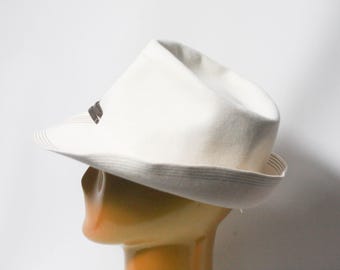 Vintage women\'s wool fedora with pin and feather detail neutral oatmeal wool hat Vintage Women main image 3