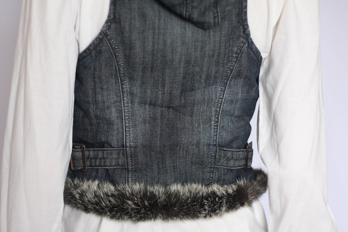 Vintage denim jacket Hooded jacket  Fur vest Women's jacket Denim vest 90s jacket Sleeveless Jean jacket Waistcoat Casual blue jacket Autumn, foto 4 di 5
