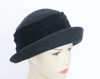 Vintage wool hat Womens fedora Size small Ribbon tan Black hat Wool hat Warm hat Winter hat Casual fedora Wool fedora Ladies hat Retro hat