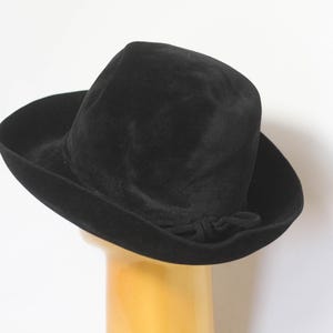 Vintage wool hat Womens fedora Size small Ribbon tan Black hat Wool hat Warm hat Winter hat Casual fedora Wool fedora Ladies hat Retro hat