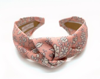 Peach Fuzz Floral Liberty of London Frühling Damen geknotetes Stirnband, Mädchen / Tween Sommer Knoten Stirnband Stirnband, angenehm den ganzen Tag zu tragen