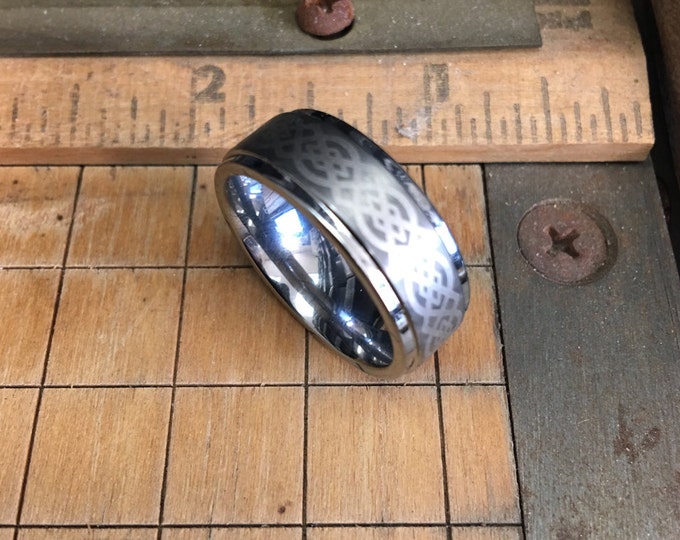 Custom Laser Engraving Ring - 8mm Tungsten Carbide Step Edge With Celtic Knot Design - Mens Wedding Band - Gift for Her & Gift for Him