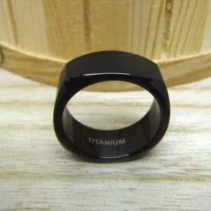 8mm Quadrant Wedding Band with Beveled Edge for Men & Women, Custom Engraved Black Titanium Ring, Elegant Statement Jewelry Modern Band