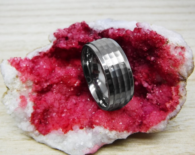 Custom Engraving - 8mm Titanium Step Edge with Hammered Center Wedding Band Ring for Men Or Women