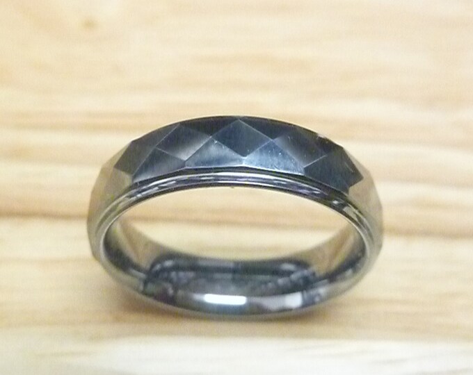 6mm Tungsten Carbide Wedding Band, Step Edge Faceted Ring, Personalized Men's Ring with Engraving, Custom Laser Engraved Anniversary Ring