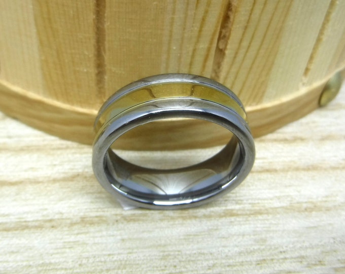 Elegant 8mm Tungsten Carbide Wedding Band Ring, Pipe Cut Design Ring with Gold Plated Center, Unisex Comfort Fit Minimalist Jewelry