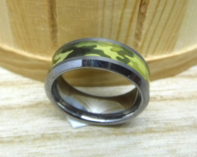 Green Camo Tungsten Wedding Band, 8mm Beveled Edge Military Ring for Women, Custom Engraved Dainty Ring, Personalized Laser Engraving Gift