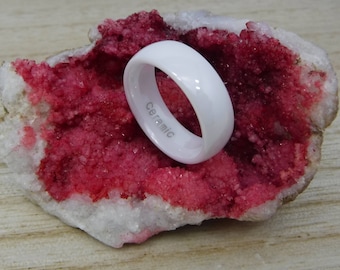 Alianza de boda personalizada de cerámica blanca, anillo abovedado de ajuste cómodo de 7 mm.