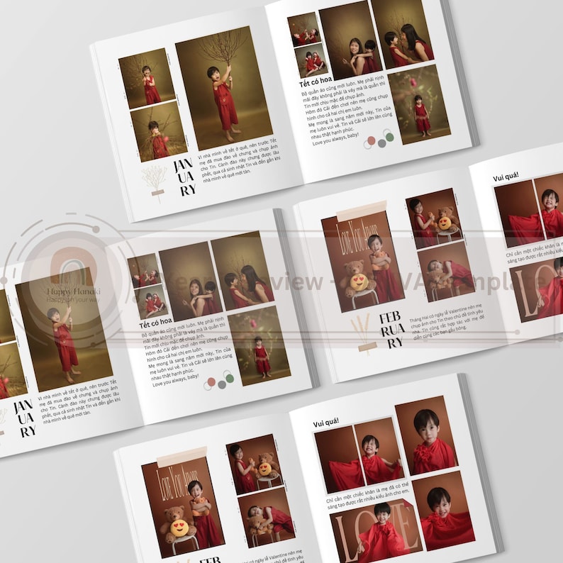 Może przedstawiać: Album ze zdjęciami z czerwonymi i białymi okładkami, na kt&oacute;rych widać dziecko w czerwonym stroju. Album ma na okładkach napisy "Styczeń", "Luty" i "Zawsze Cię Kocham". Album jest ozdobiony kwiatami i sercami.