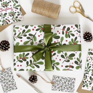 Set di carta da regalo riciclabile di vischio BIANCO per Natale - Carta da regalo ecologica e cartellini BIANCHI