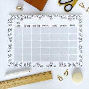 A4 Monthly Desk Planner: Undated Floral Organizer