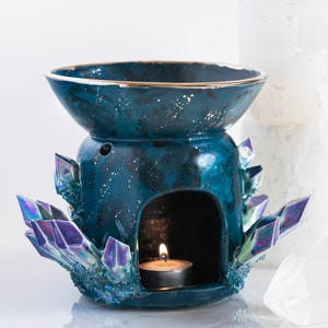 Aurora Borealis Crystal Oil Warmer | Ceramic oil warmer for a functional way to diffuse your favorite essential oil with a touch of elegance