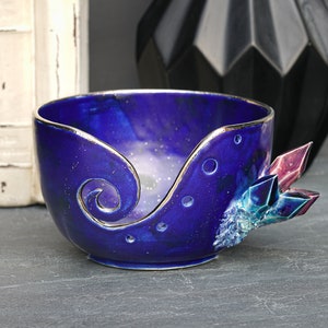 Andromeda Yarn Bowl | Handmade ceramic crystal yarn bowl for an artistic and functional knitting accessory with a touch of natural beauty