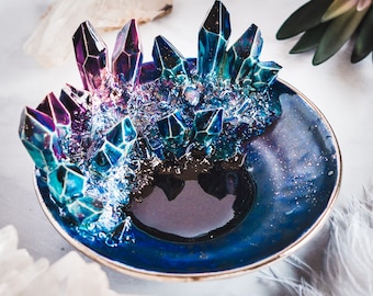 6" Aura Andromeda Crystal Dish | Handmade ceramic crystal dish for a unique and elegant jewelry holder