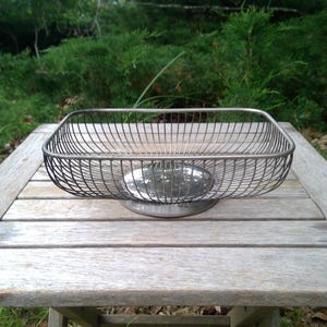 Vintage BASKET Silverplate RAIMOND Italian Wire Metal Bread Basket Wire Fruit Bowl Italy Cottage Modern mcm www.etsy.com/shop/K1VINTAGE