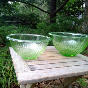 Vintage 11 & 9 1/4 In LARGE GREEN DEPRESSION Glass Bowls Federal Glass Ribbed Nesting Bowls Uranium Square Base www.etsy.com/shop/K1VINTAGE