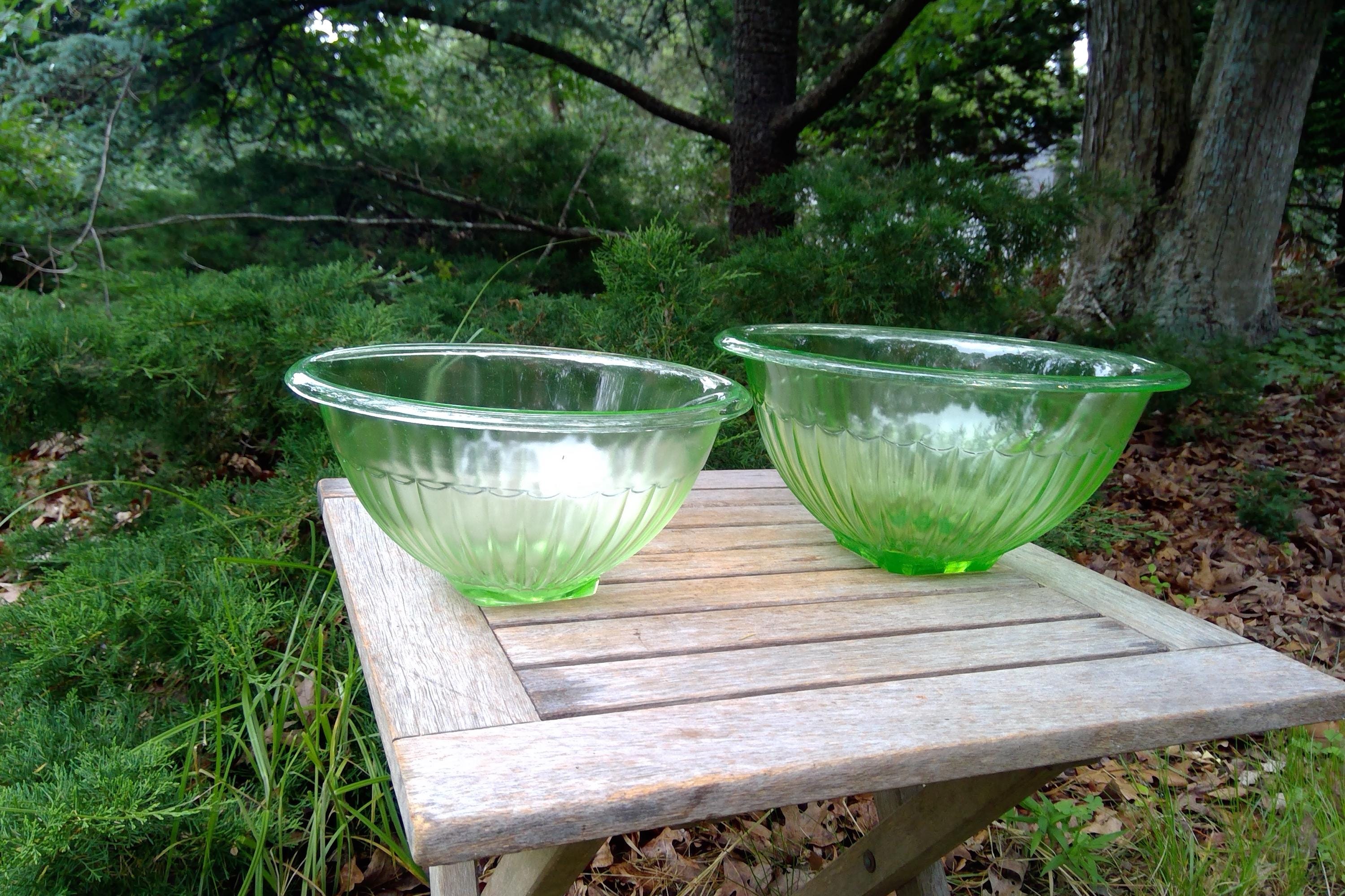 s新品SARGASSO GLASS BOWL | green VINTAGE A 'Sargasso' green bubble glass bowl, 1960's-70's, Kaj
