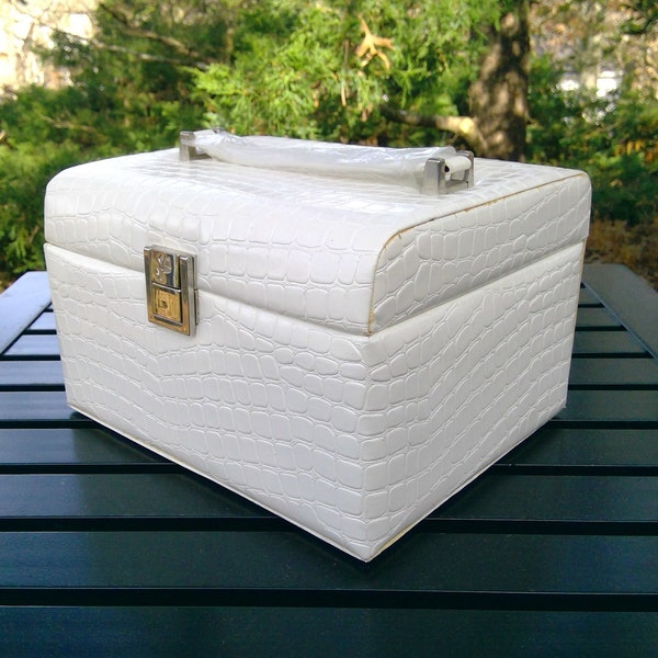 Vintage Rare LANCOME MAKEUP CASE Train Cosmetic Case White Faux Crocodile Pattern Jewelry Box Carry On www.etsy.com/shop/K1VINTAGE