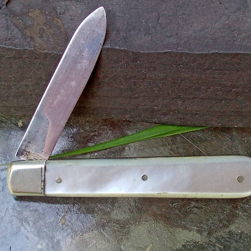 Mother of Pearl Fruit Knife - 1913 Sheffield, England - Sterling Silver Blade - shops Great Condition