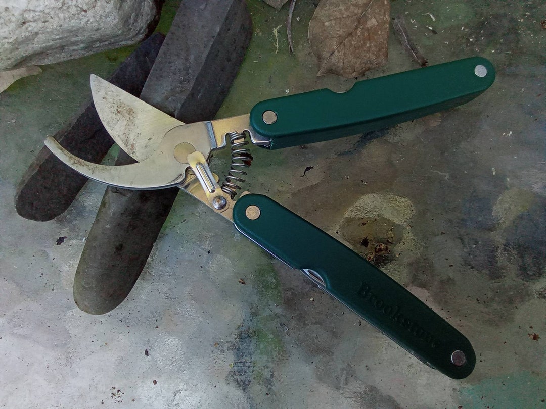 Brookstone Pocket Garden Tool 4 Blade Knife Tool Green Handle
