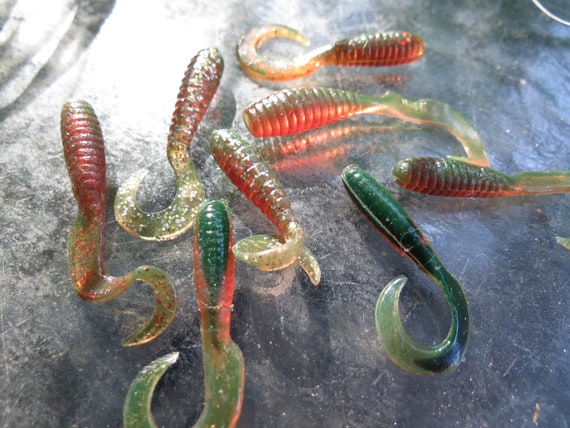 Flies and Worms Fishing Lures 8 Pieces Old Tackle Box Find Nice Condition 