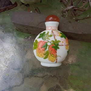 Painted Chinese Peking Glass Snuff Bottle - Vintage Glass Bottle - Excellent Condition