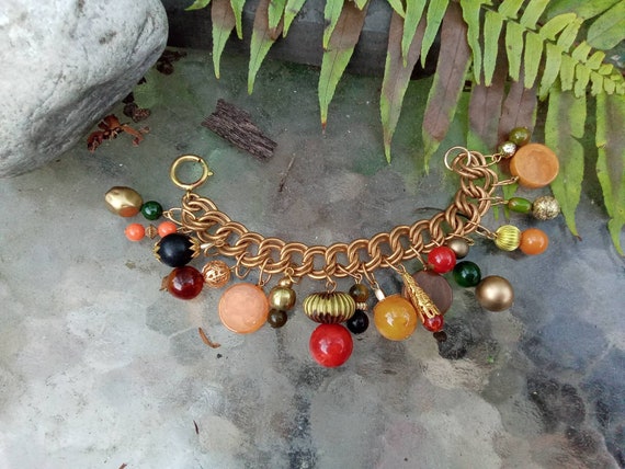 Vintage Bakelite Beads Charm Bracelet  - Big Old … - image 3