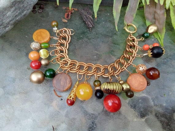 Vintage Bakelite Beads Charm Bracelet  - Big Old … - image 4
