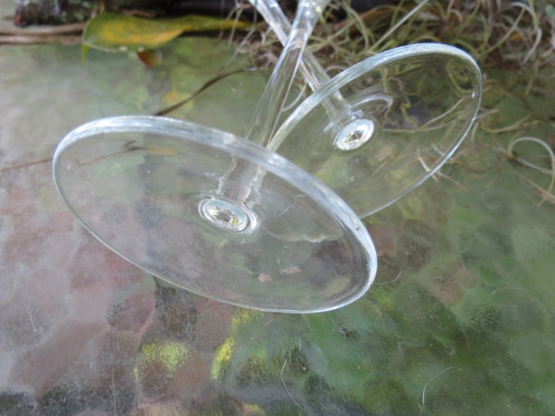 Pair of Wine Glasses Fine Quality Champagne Flutes Beautiful Stemmed Glasses